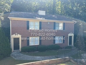 Building Photo - 390-392 Downing St