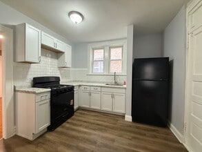 Building Photo - 2843 W Berteau Ave