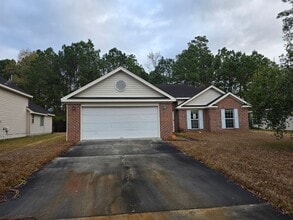 Building Photo - 10 Carlisle Ln