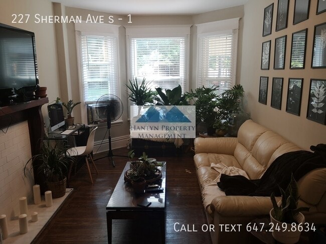 Photo du bâtiment - Spacious 1 Bedroom Main Floor