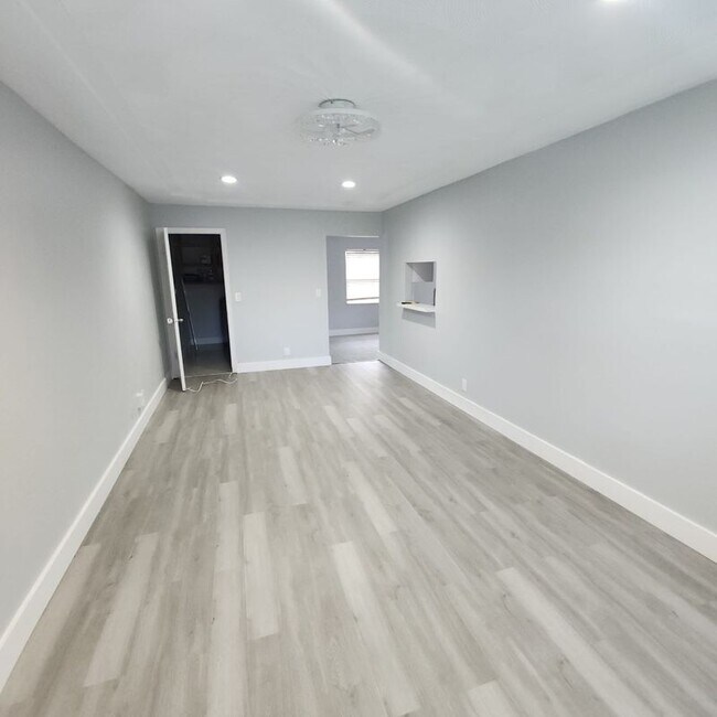 Foto del edificio - 308 SW 76th Terrace