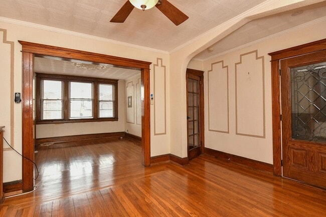 Building Photo - 610 Columbia Ave