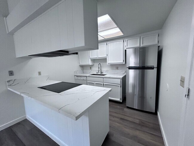 Building Photo - 1002 bell st