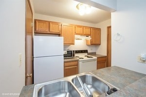 Cocina - 4408 W Shamrock Ln