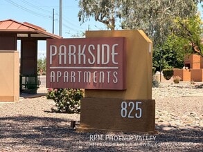 Building Photo - 825 S River Dr