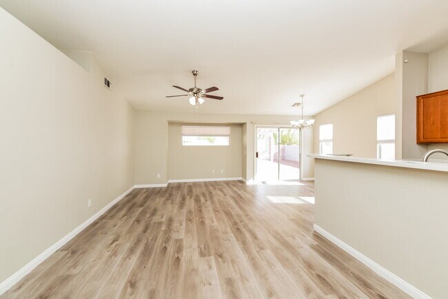 Foto del edificio - 3008 Silver Canyon Ln
