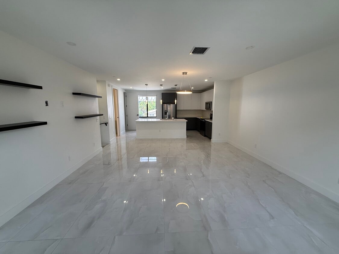 Photo - 426 SE 12th Ct (Fort Lauderdale, FL)