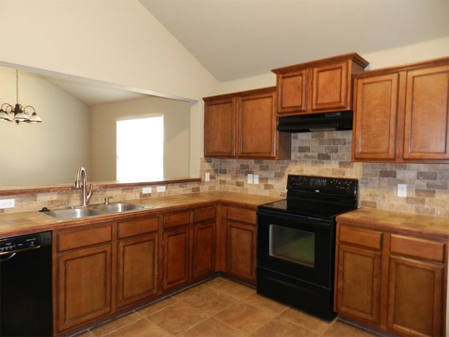 Building Photo - 4827 Southwest Waterstone Place
