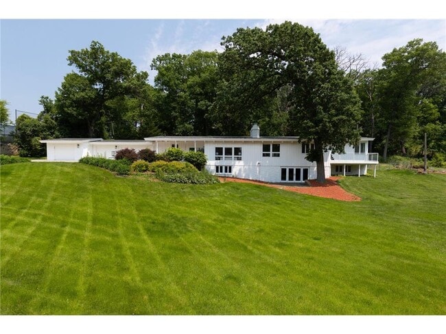 Building Photo - 1345 Fairlawn Way