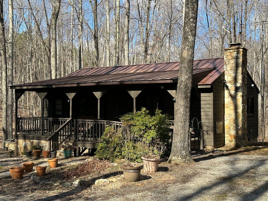 Primary Photo - Cozy 2-Bedroom home with plenty of privacy!