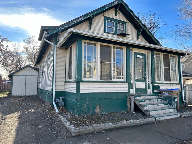 Building Photo - House- NE