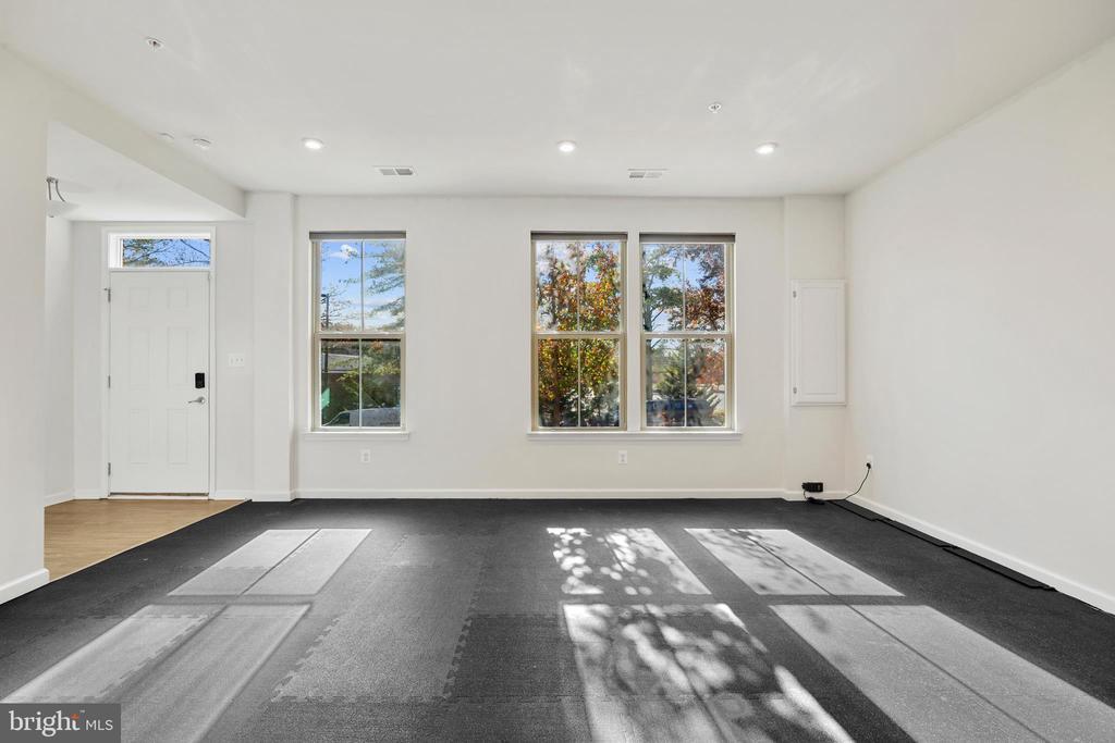 Foto principal - 10012 Aerospace Rd