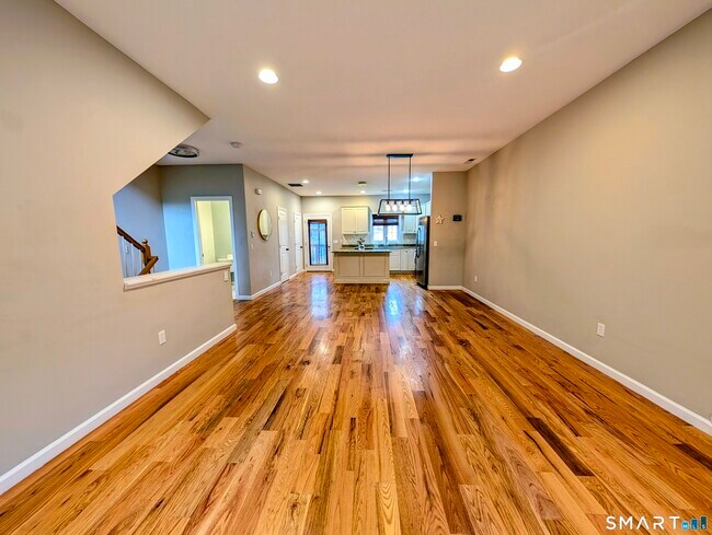 Building Photo - 15 Old Oak Dr