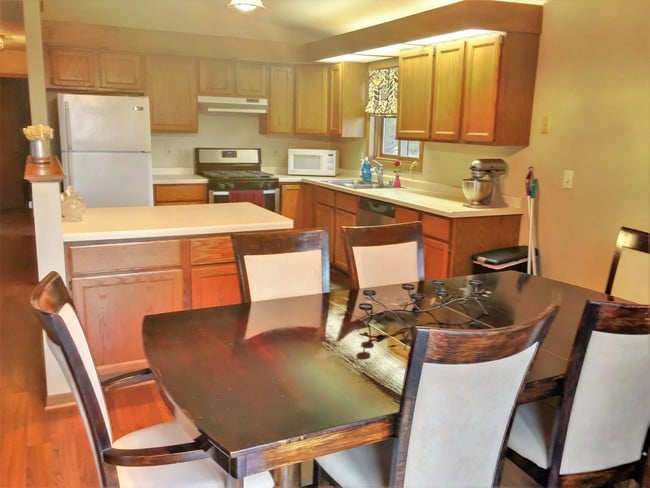 Building Photo - 1148 Saddle Ridge W