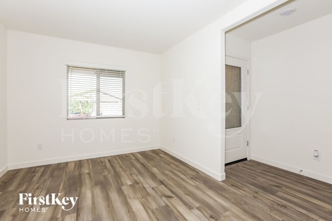 Foto del edificio - 967 W 20th St