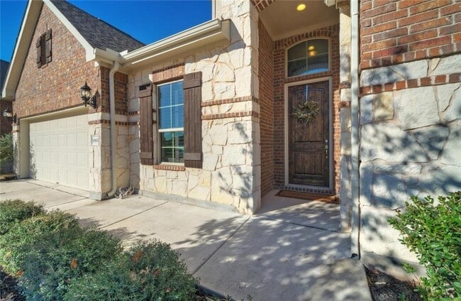 Foto del edificio - 19800 Moorlynch Ave