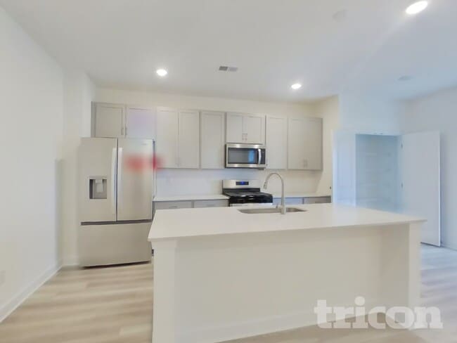 Building Photo - 5054 Lawler Ln