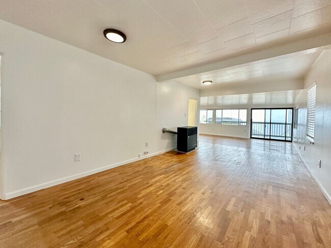 Building Photo - 412 35th Ave S
