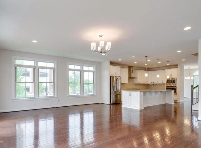 Foto del edificio - 7200 Holywell Ln