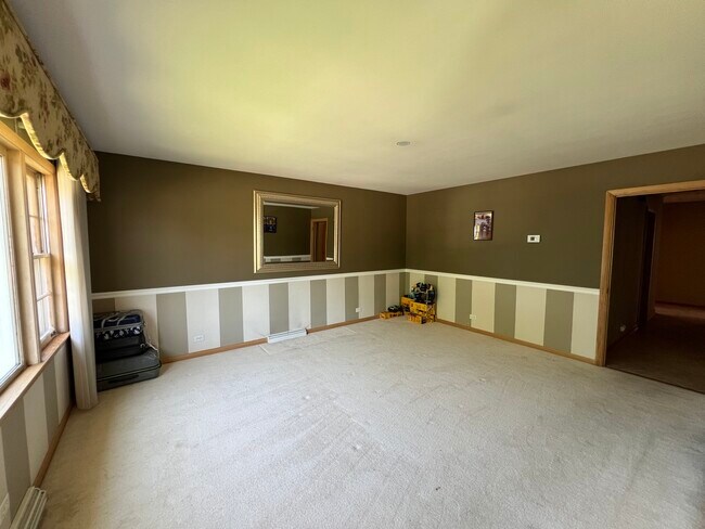 Building Photo - 4031 Custer Ave