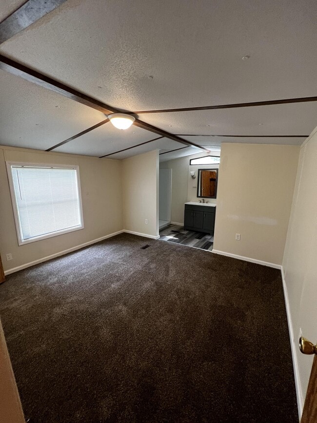 Building Photo - 1035 Aaron Ln