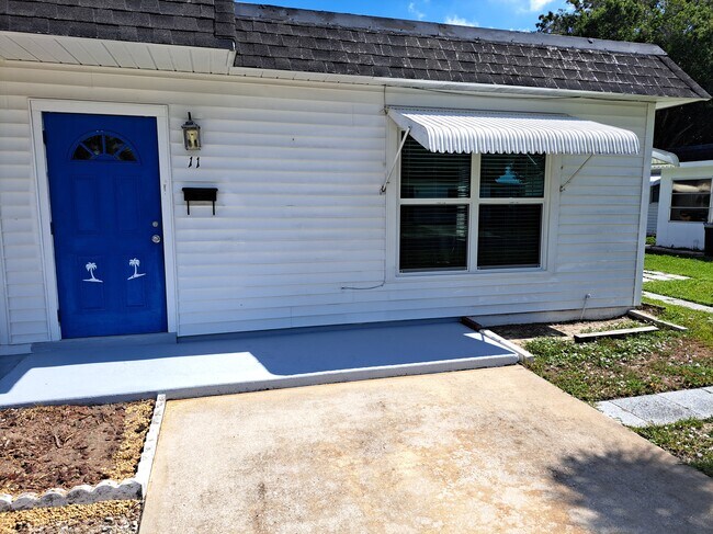 Building Photo - 11 Hamlin Ct