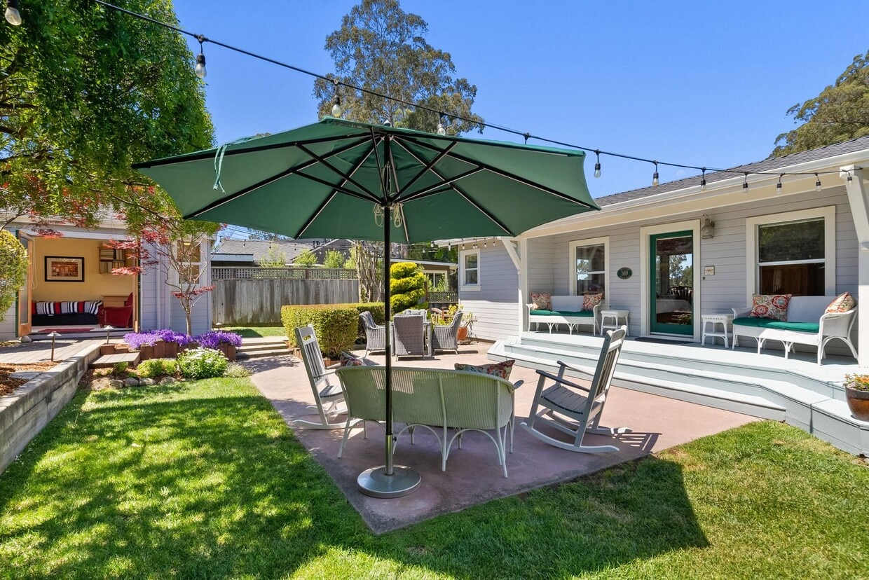 Primary Photo - Oceanfront Paradise - 1BR/1BA Monthly Rent...
