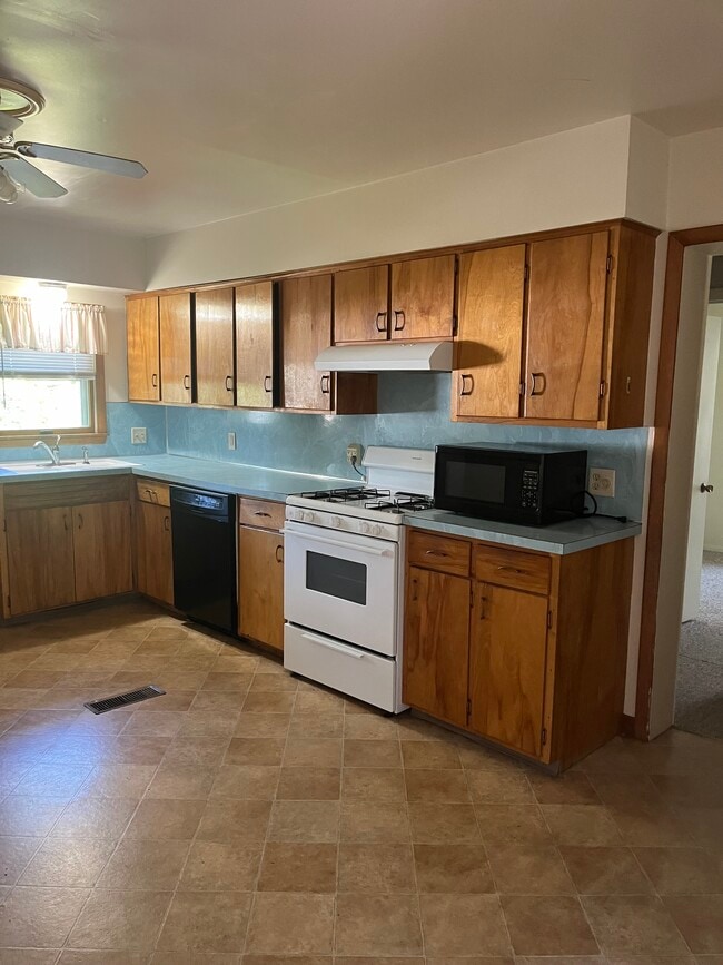 Building Photo - 310 S Washington St