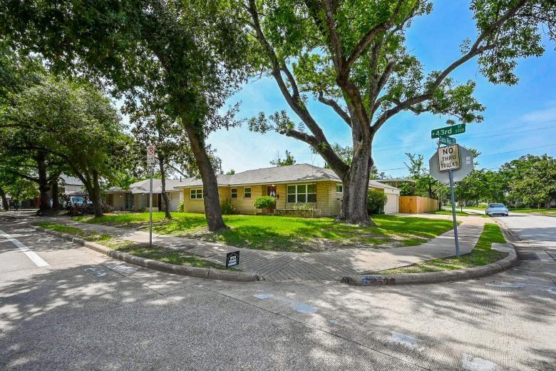 Foto principal - 5233 W 43rd St