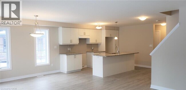 Photo du bâtiment - 75 Fenside St