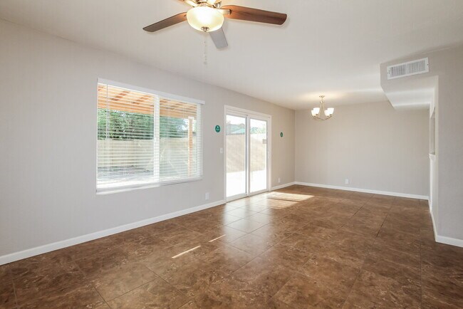 Foto del edificio - 15806 N 38th Ave