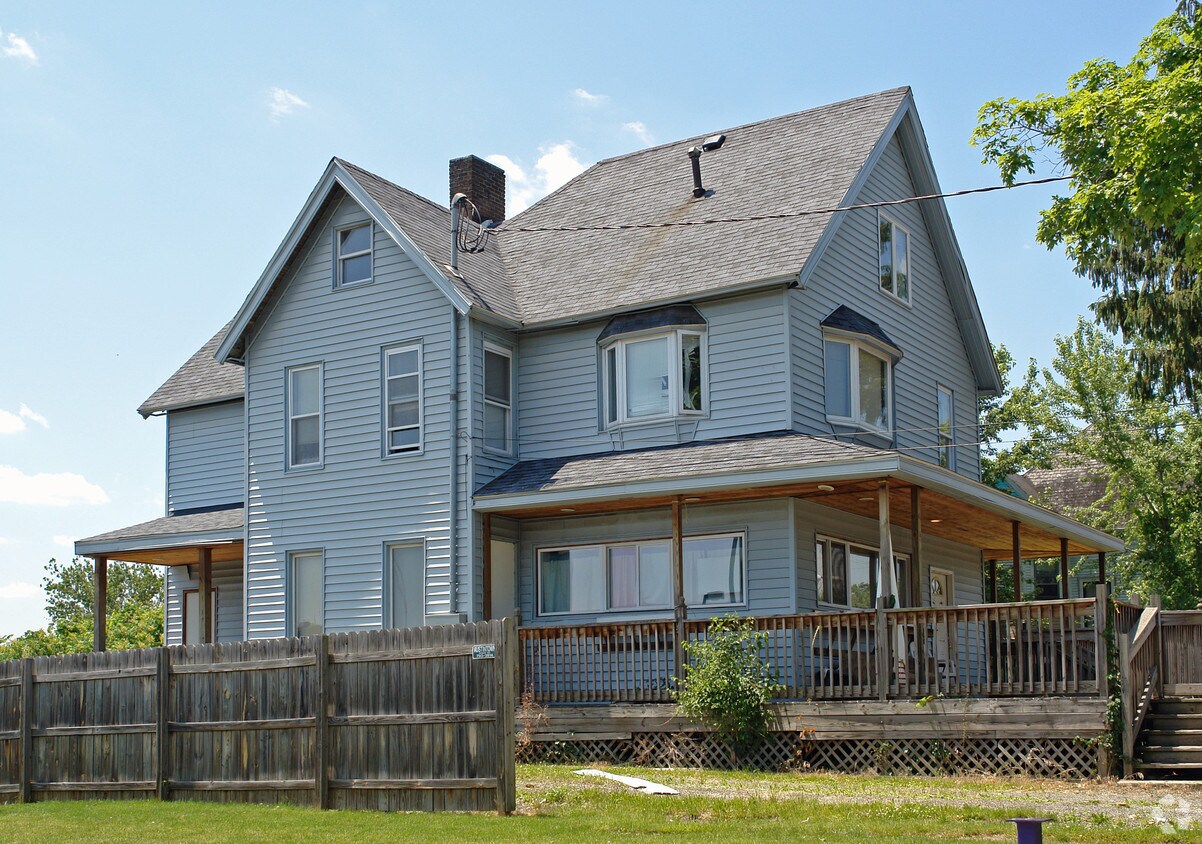 329 Arlington St, Youngstown, OH 44502 Apartments in Youngstown, OH