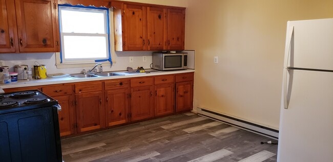 Building Photo - 201 E Main St