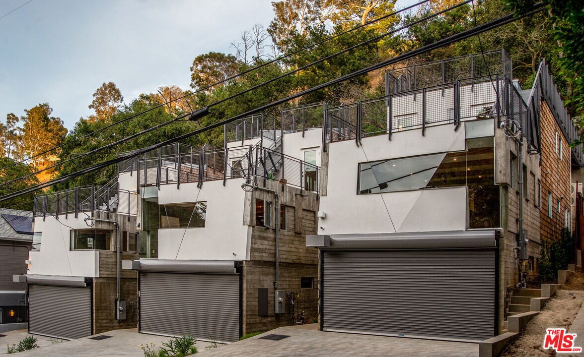 Foto principal - 8872 Wonderland Ave