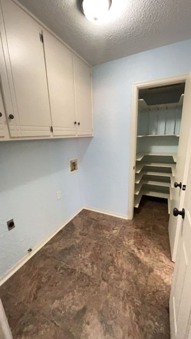 Building Photo - 3 bed 2 bath one story home