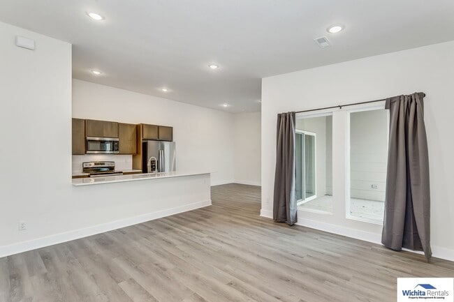 Foto del edificio - 3 bed, 2 bath duplex