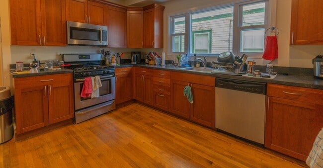 Building Photo - 364 Highland Ave