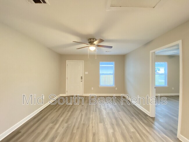 Building Photo - 1519 S Cedar St