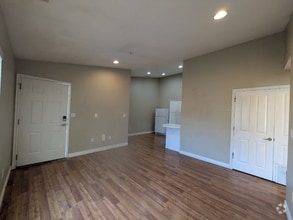 Building Photo - 861 W Columbia Ln