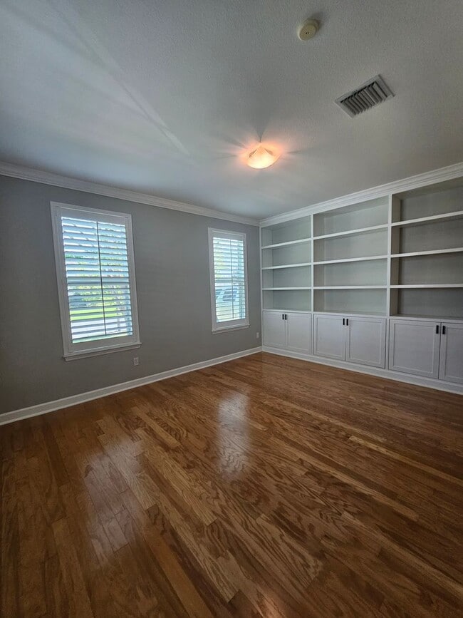 Building Photo - 3BR/2.5BA Close to Everything
