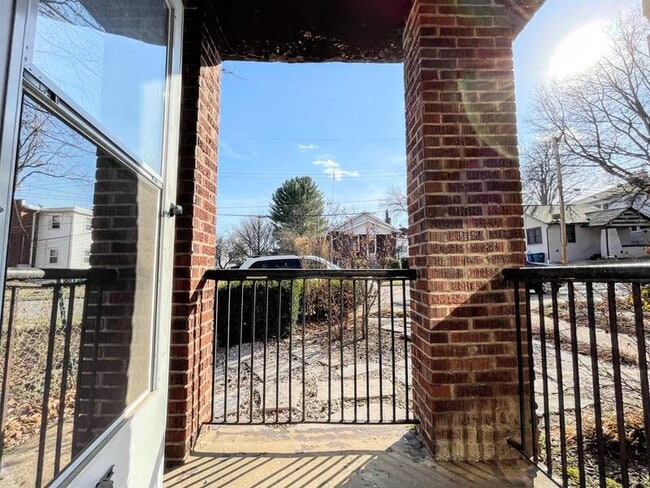 Building Photo - 7211 Richmond Pl