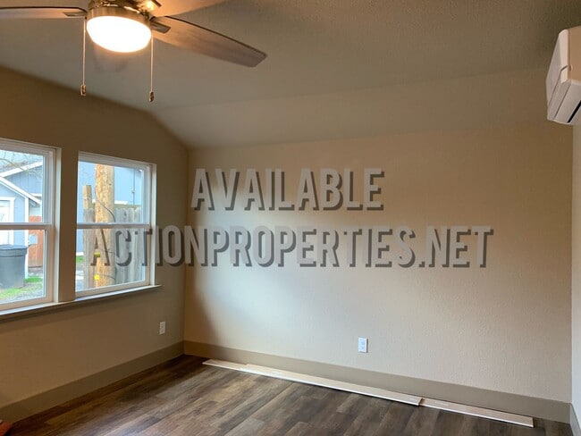 Building Photo - Central Rosville Home- 1 Bed, 1 Bath House - Appliances Included