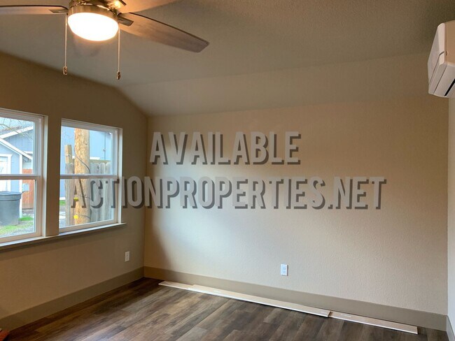 Foto del edificio - Central Rosville Home- 1 Bed, 1 Bath House - Appliances Included
