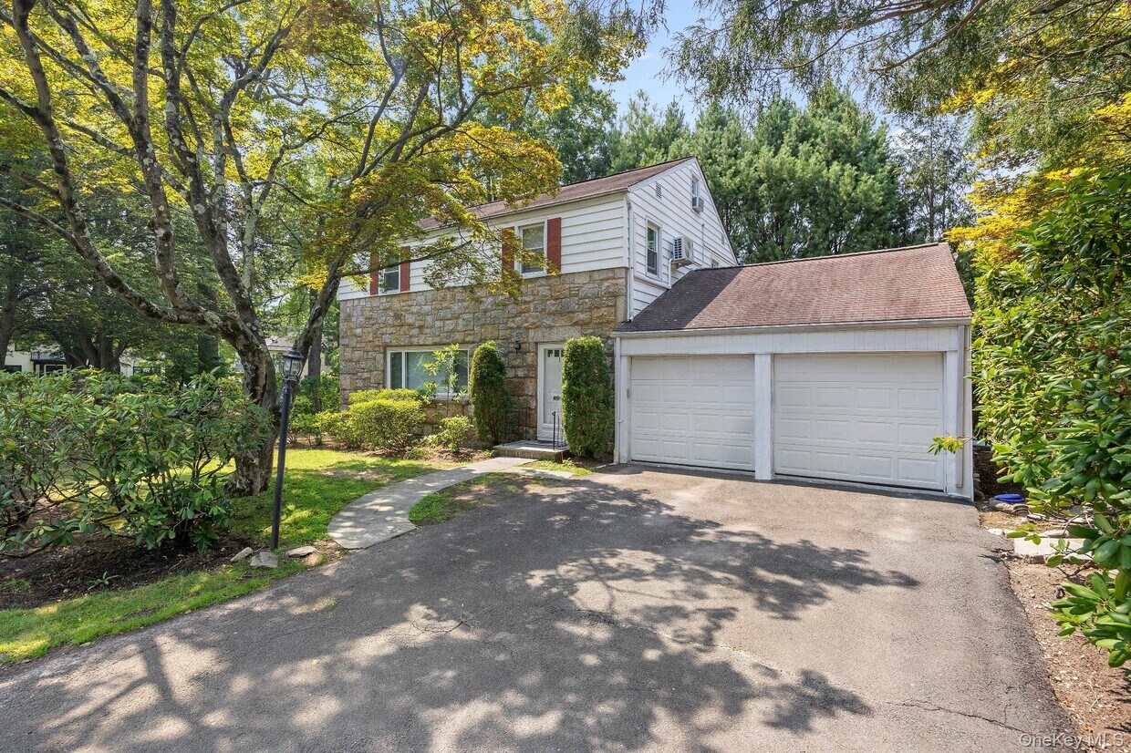 Foto principal - 1 Blackthorn Ln