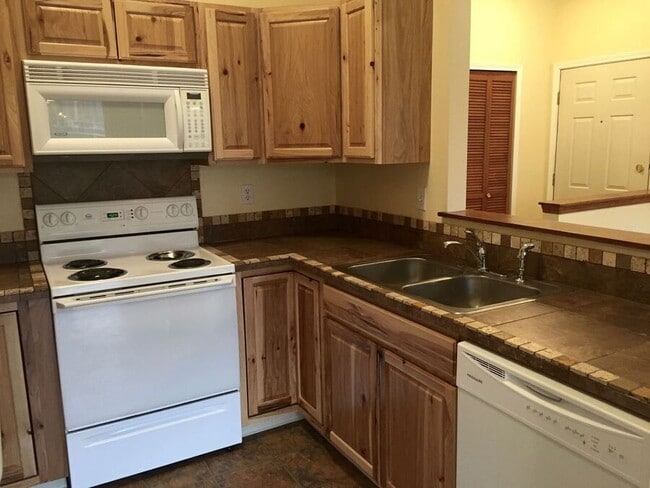 Building Photo - 6460 Mohican Dr