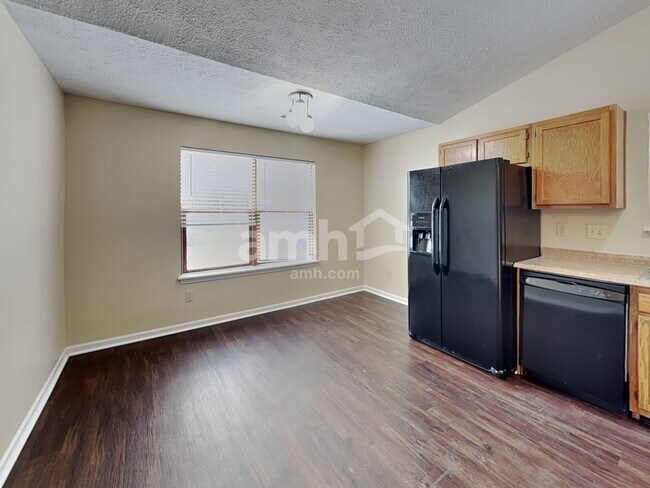 Foto del edificio - 6813 Marksman Ct