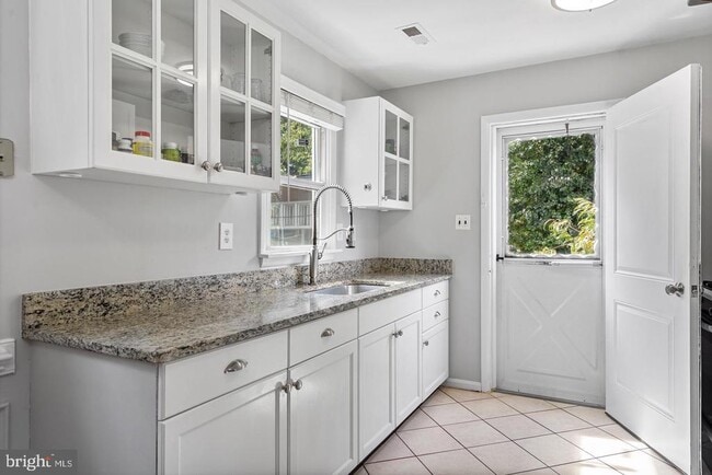 Foto del edificio - 15030 Alabama Ave