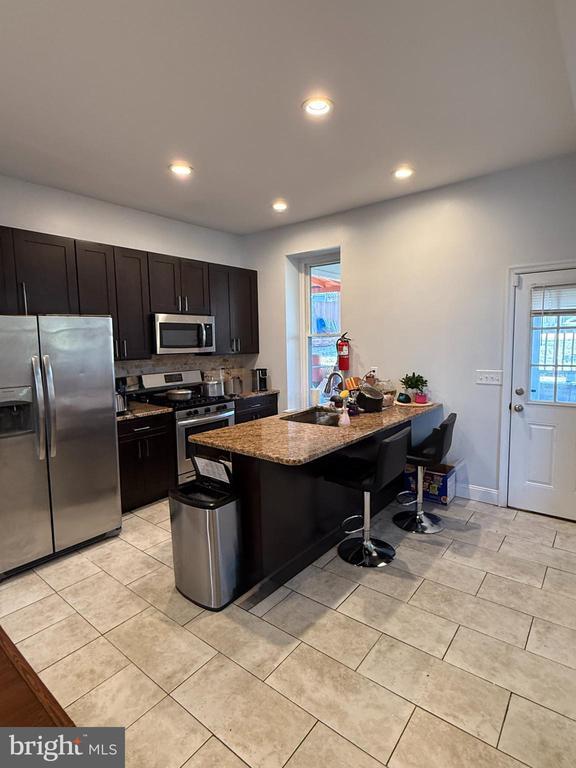 Building Photo - 151 Hall St