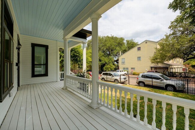 Foto del edificio - 7bed/4bath in West Campus