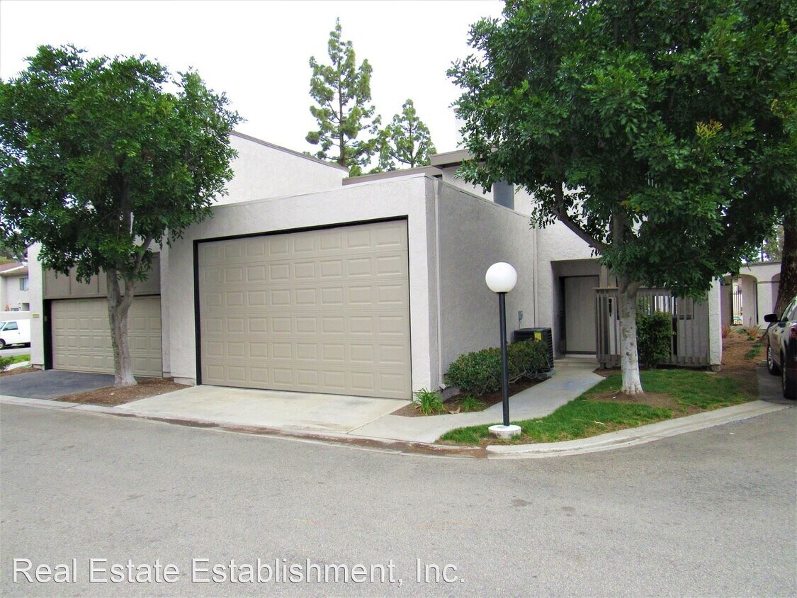 Primary Photo - 3 br, 1.5 bath House - 406 N. Via Roma